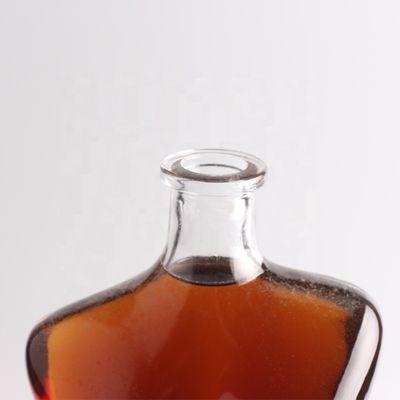 Collier en verre 75cl Bouteille en verre en forme de corps de femme pour le vin Liquore Vodka Design créatif