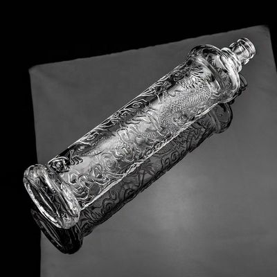 Belle bouteille en verre en relief de dragon avec couvercle en or Logo personnalisé et base en verre